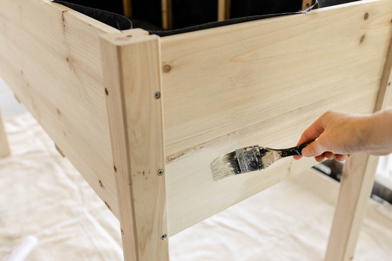Painting white shellac primer on wood planter box