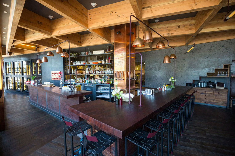 Seated and standing bar