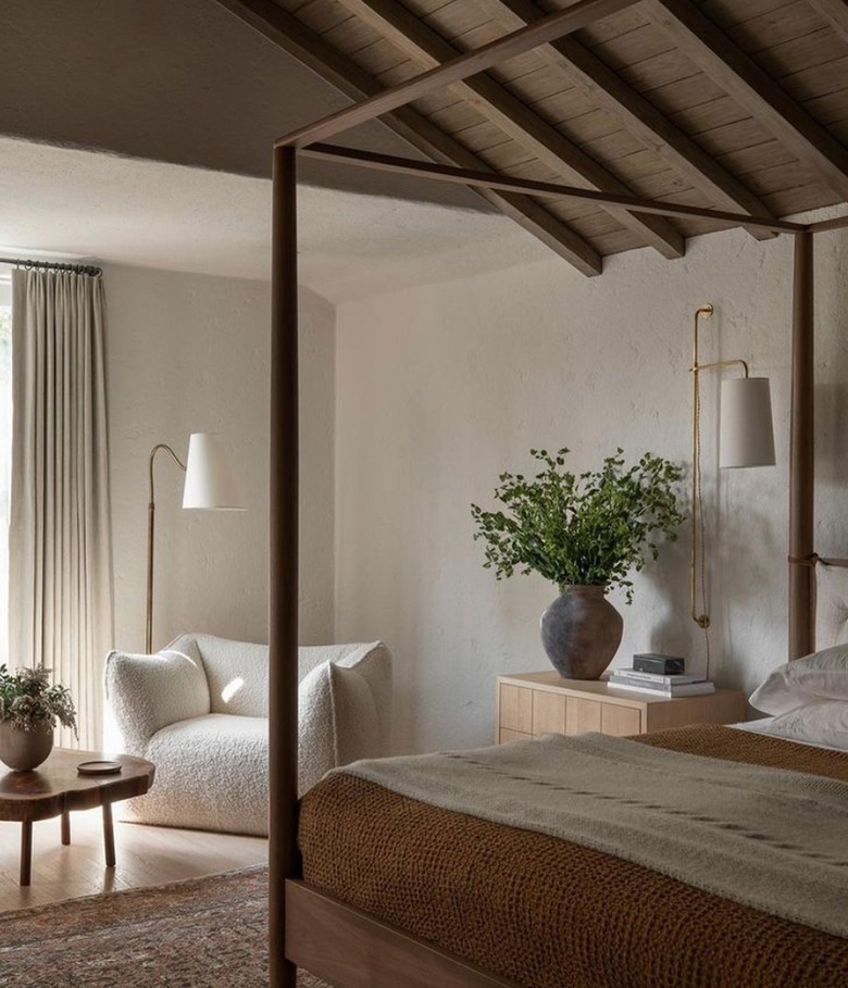 Bedroom with canopy bed