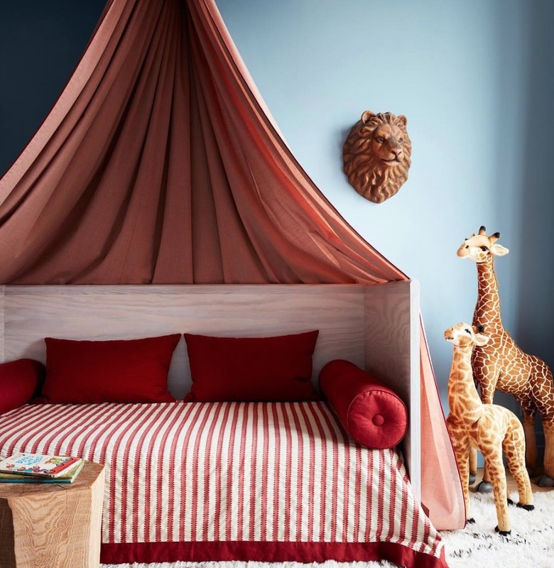 Kids canopy bed