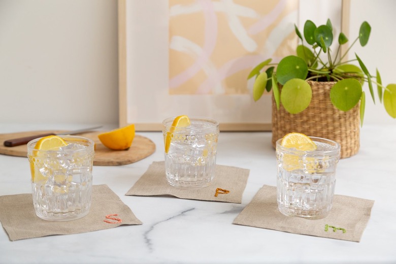 Chain stitch embroidery on napkins with classes