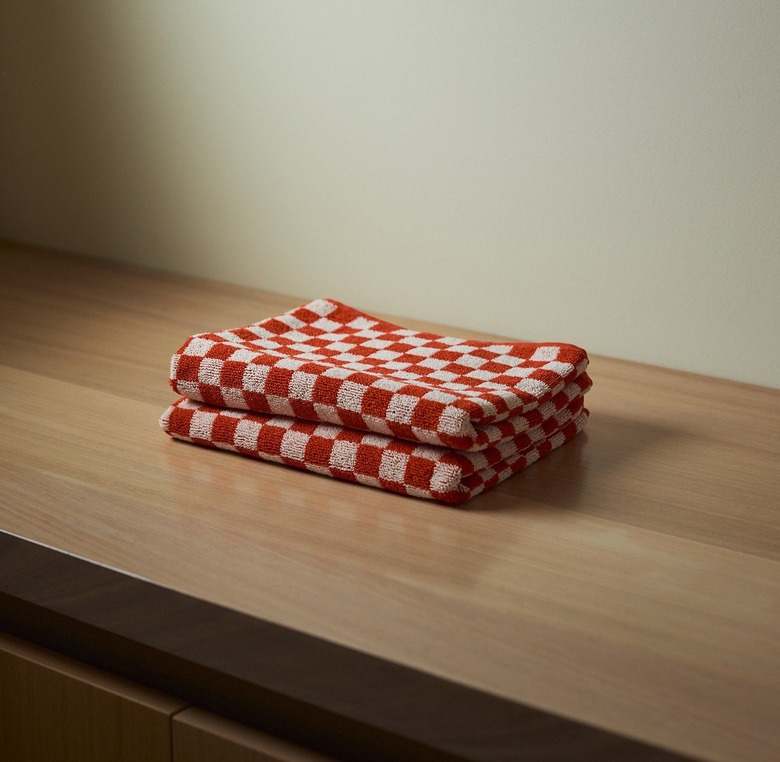 baina red and white checked towels