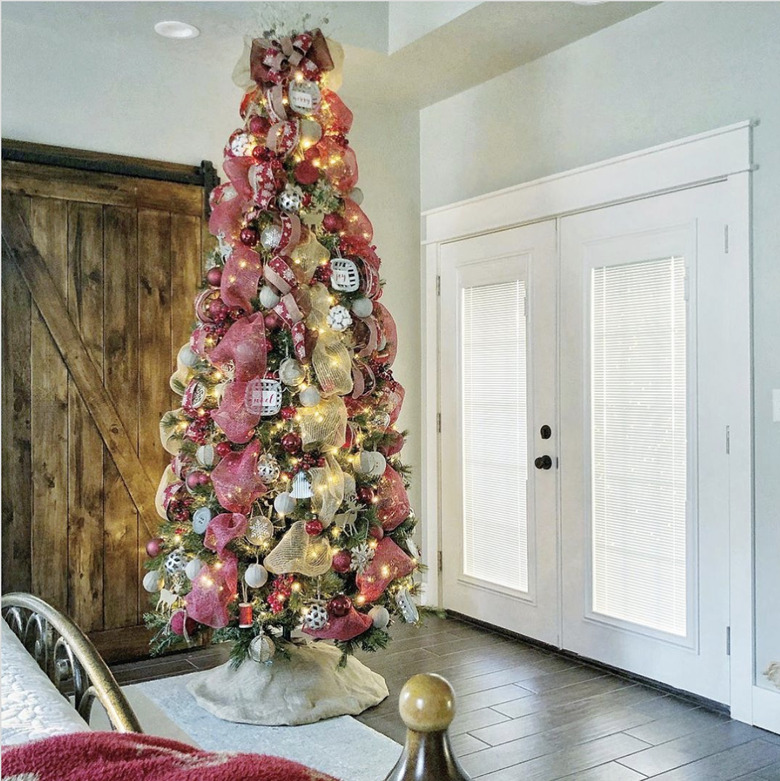 5 Christmas Tree Ribbon Ideas That Will Wrap You Up In The Spirit 5 Christmas Tree Ribbon Ideas That Will Wrap You Up In The Spirit