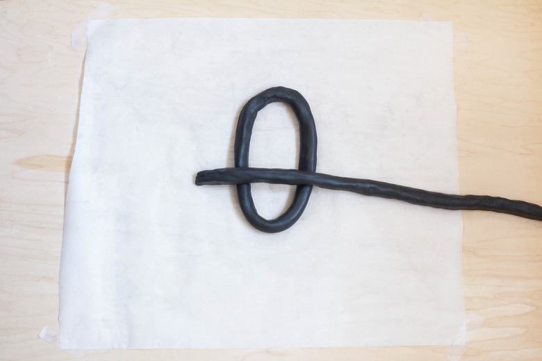 Tying knot around clay oval