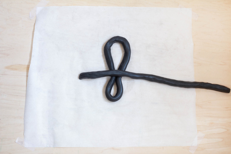 Tying knot around clay oval