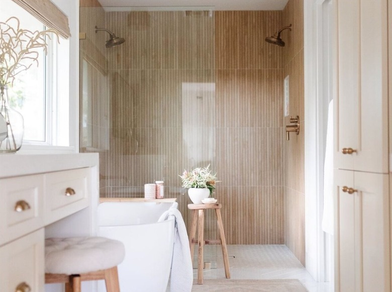 Bathroom with copper accents and a boho theme