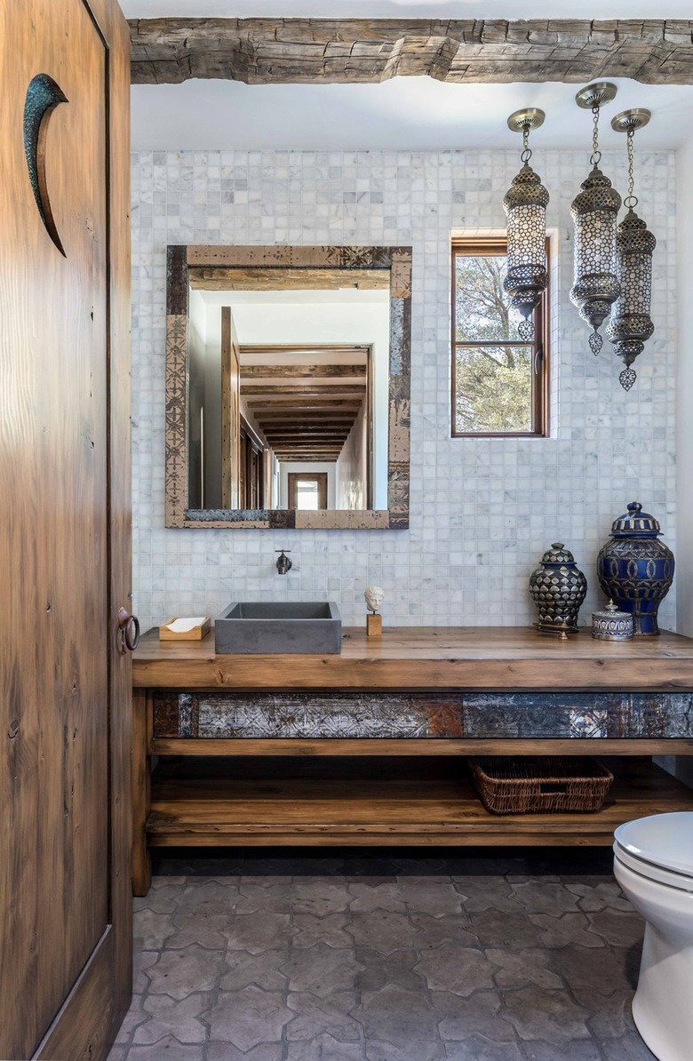 A bathroom with Mediterranean inspiration