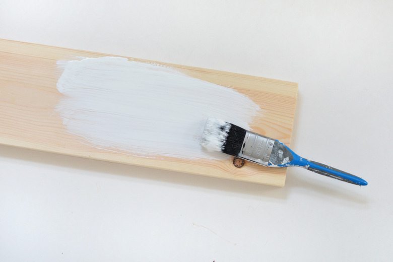 White paint on wood for cat scratching post DIY