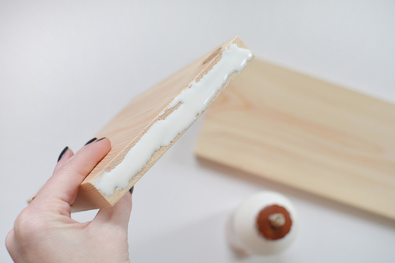 Glue on wood for cat scratching post DIY