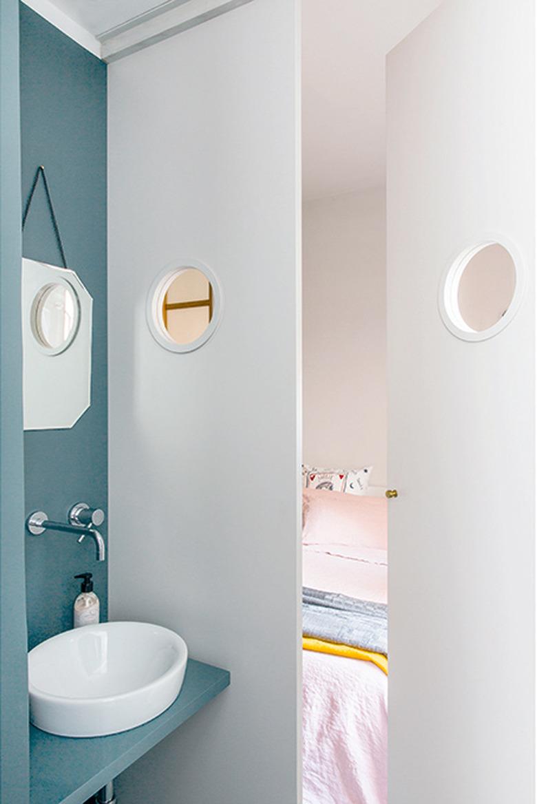 blue and white bathroom