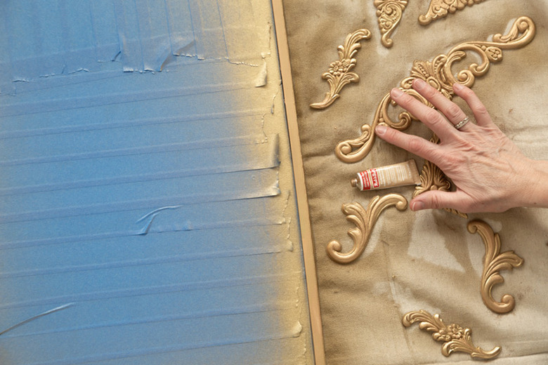 Adding antique gold finish to wood for mirror DIY