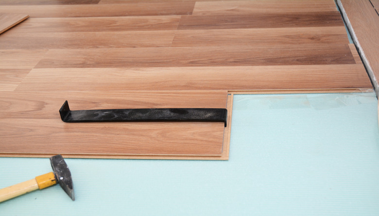 Install wooden laminate flooring with insulation