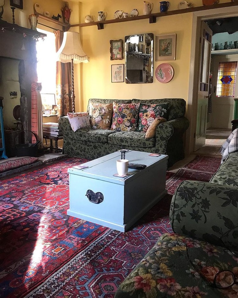 living room with shelf around upper wall displaying ceramics