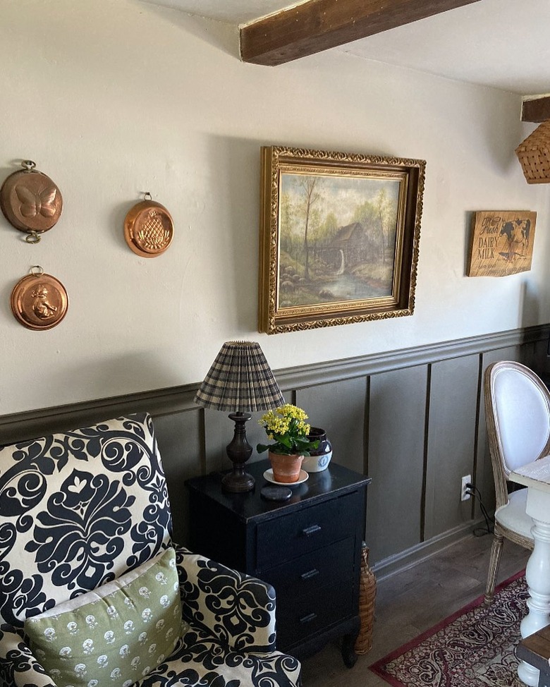 wall with hanging copper baking tins