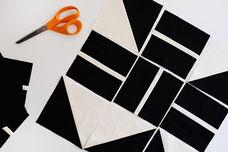 lay out the random pattern of the blocks