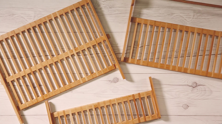 Dish rack disassembled