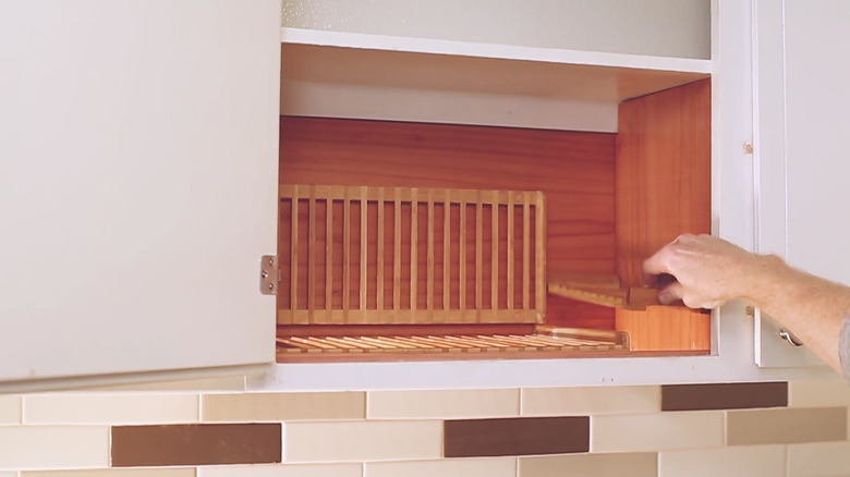 Placing cup rack inside the cabinet