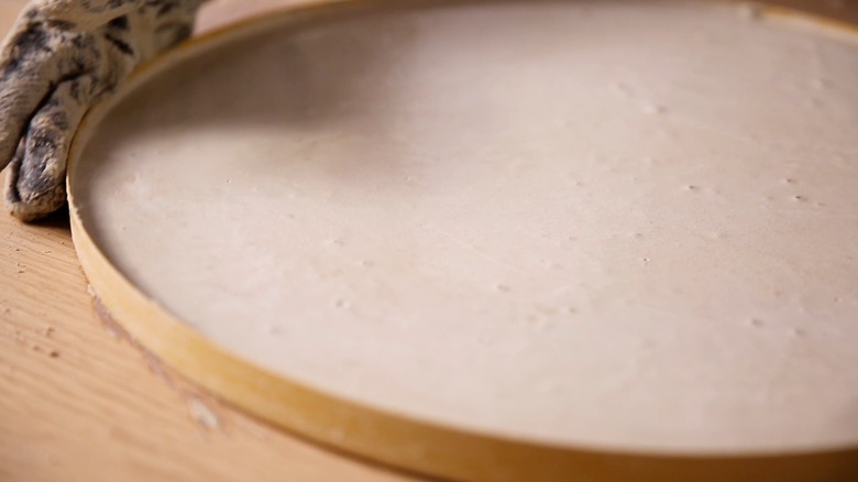 Releasing trapped air from concrete for terrazzo tabletop