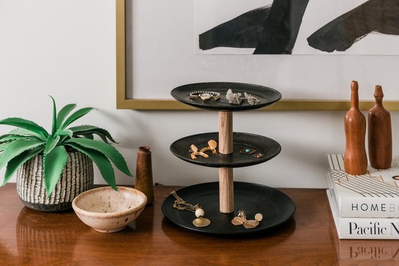 Three-tier jewelry stand using black plates.