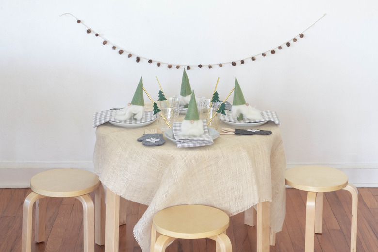 DIY Scandinavian kids holiday table