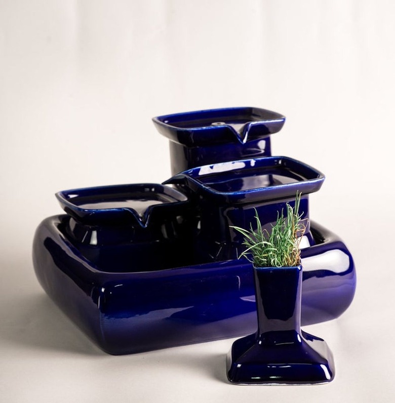 Ceramic cat fountain