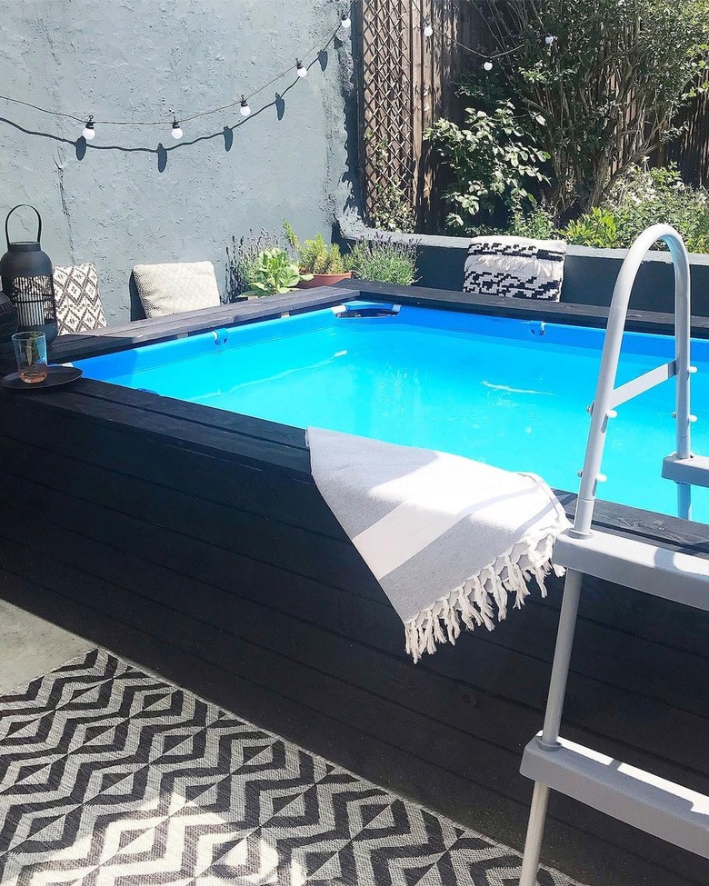 above ground patio pool with ladder