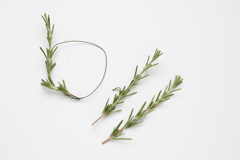 How to Make Miniature Wreaths