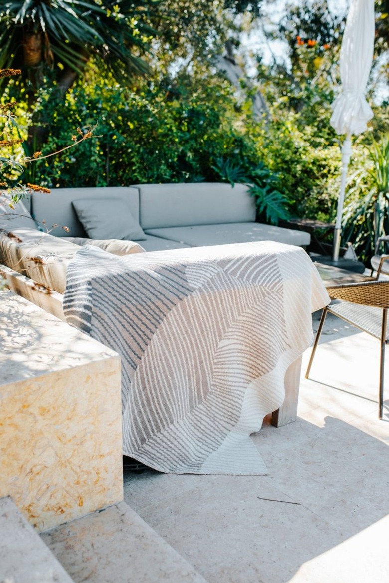 IN2GREEN Eco Reef Throw in Hemp/Ceniza by Jill Malek