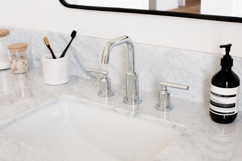 quartz bathroom countertop