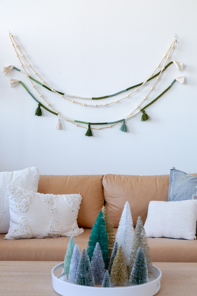 DIY Christmas decorations white room with brown sofa and garland