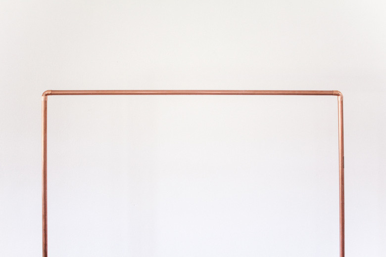 Hanging rod inserted into vertical pipes