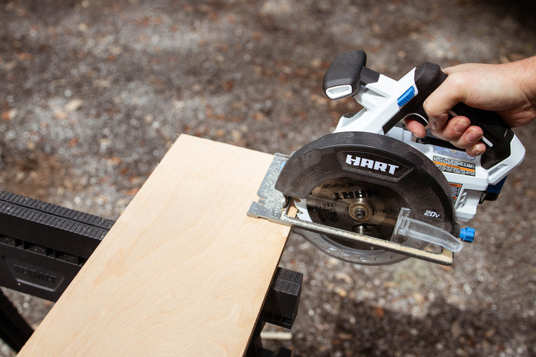Cutting wood board with HART circular saw