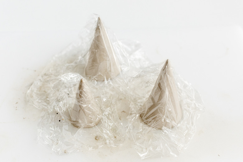 Cover the clay to dry.