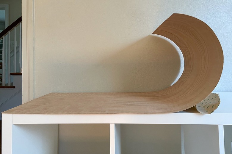 Pressing a sheet of wood veneer to the top of an IKEA Kallax shelf