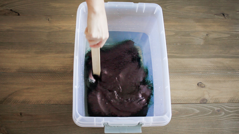 Stirring indigo into water