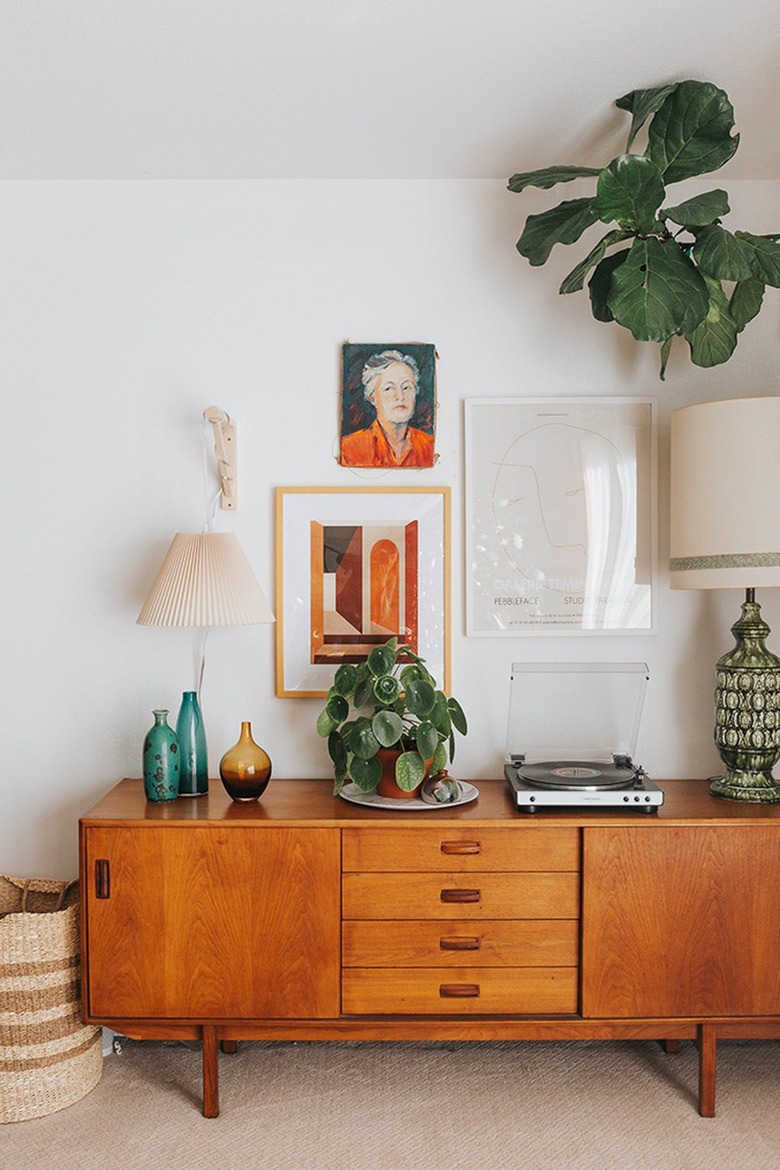 Hang your new DIY pendant light on the bracket to finish.