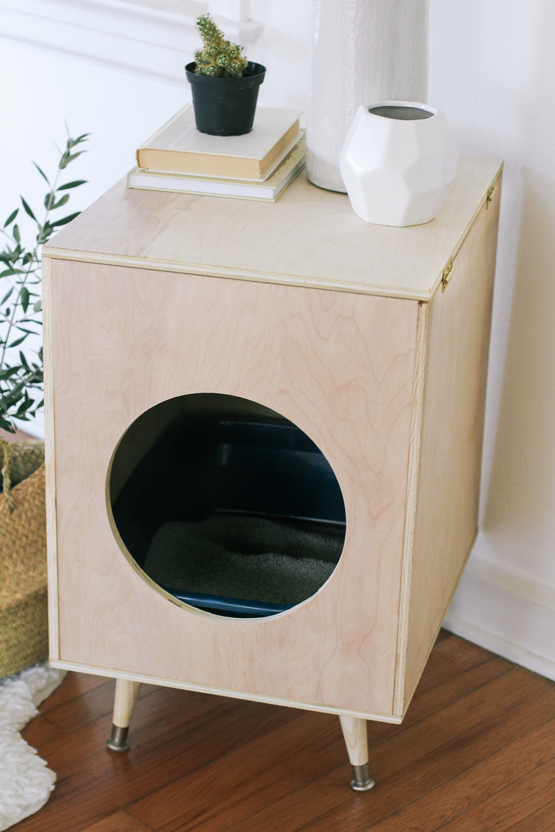 Scandinavian style litter box