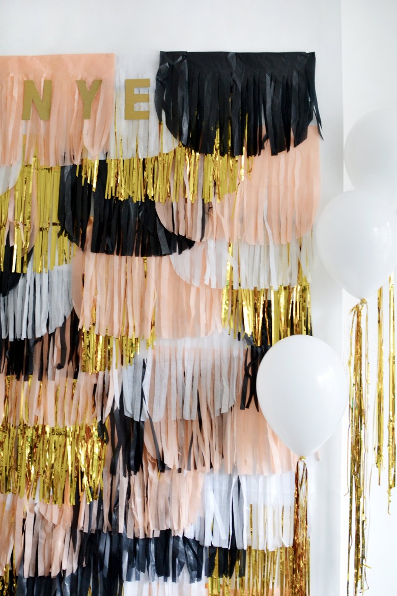 DIY NYE backdrop with scalloped paper fringes in black