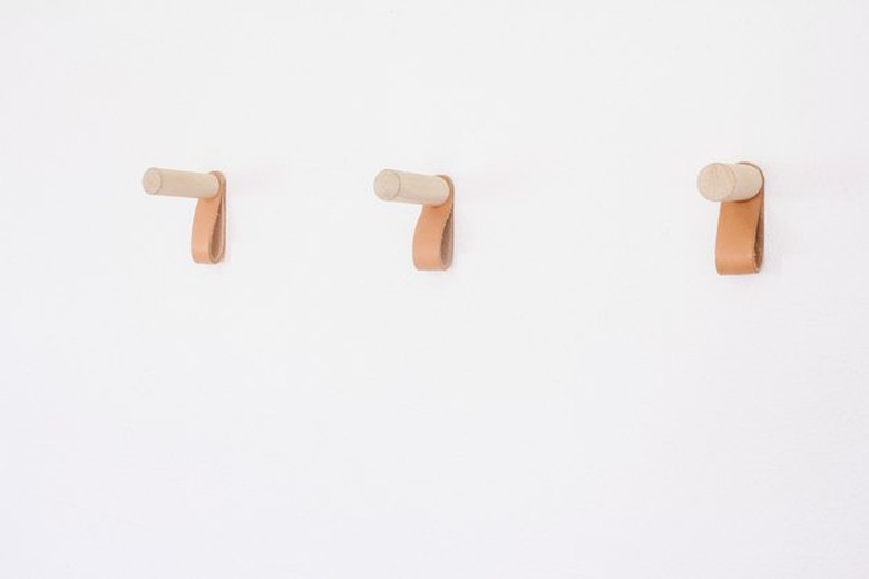 Leather and wood wall hooks DIY