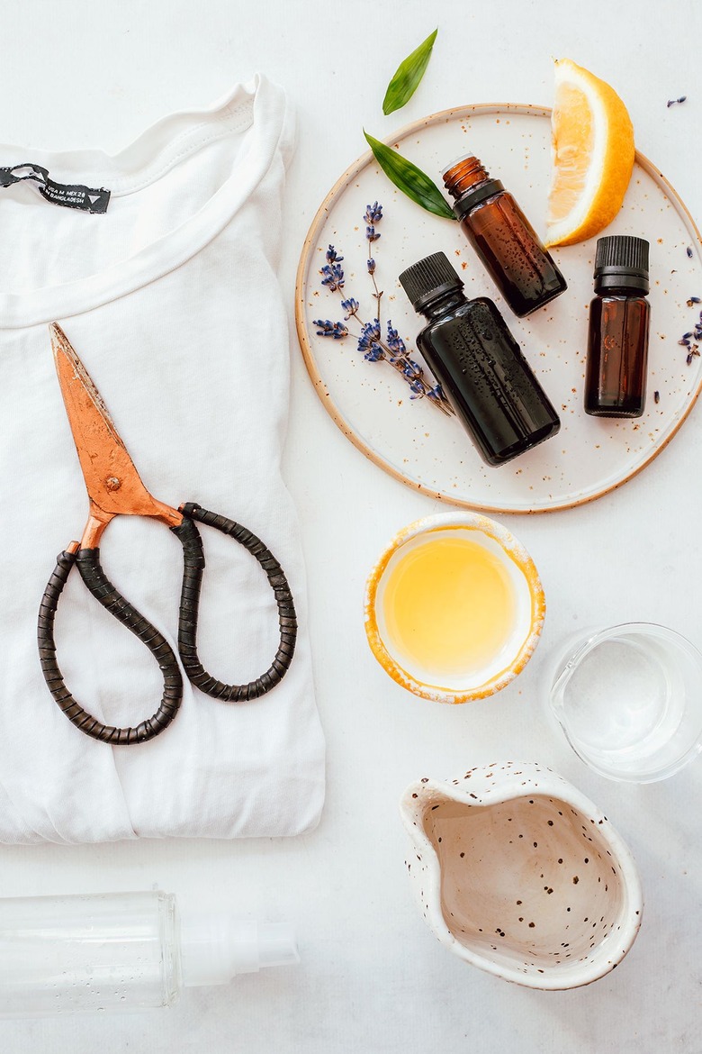 Ingredients you need for to make DIY dusting cloths