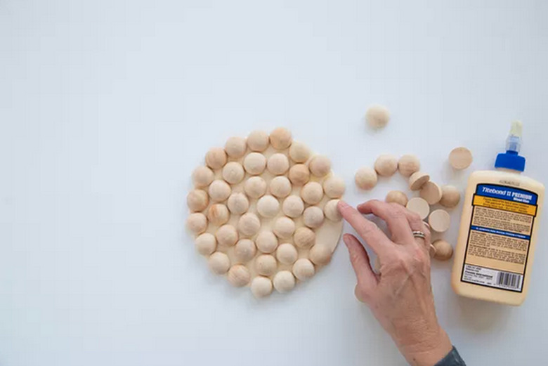 Making trivet using wood beads and glue