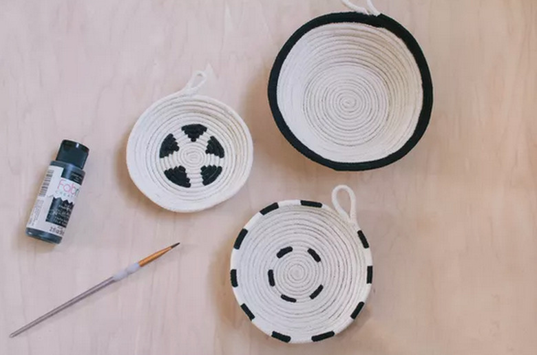 Cotton rope and paint bowls