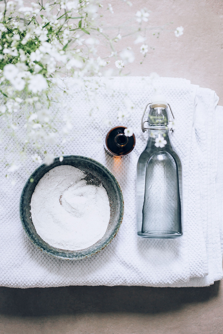 Ingredients to whiten towels