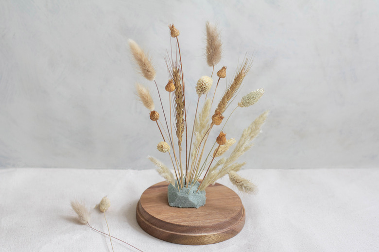 Adding dried florals to foam