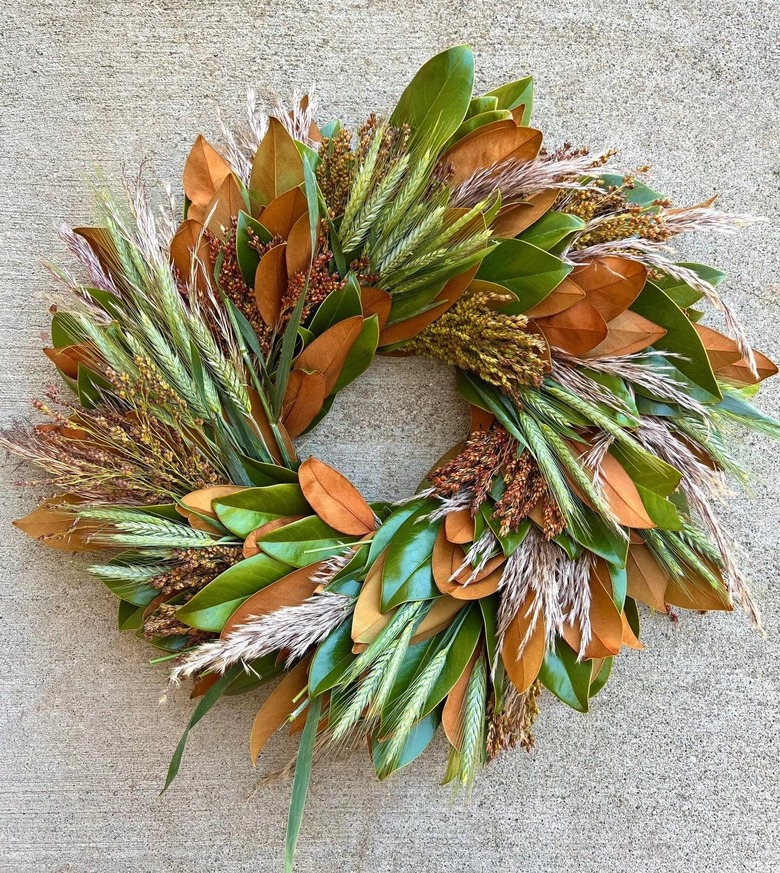 A wreath made from straw and brown and green leaves