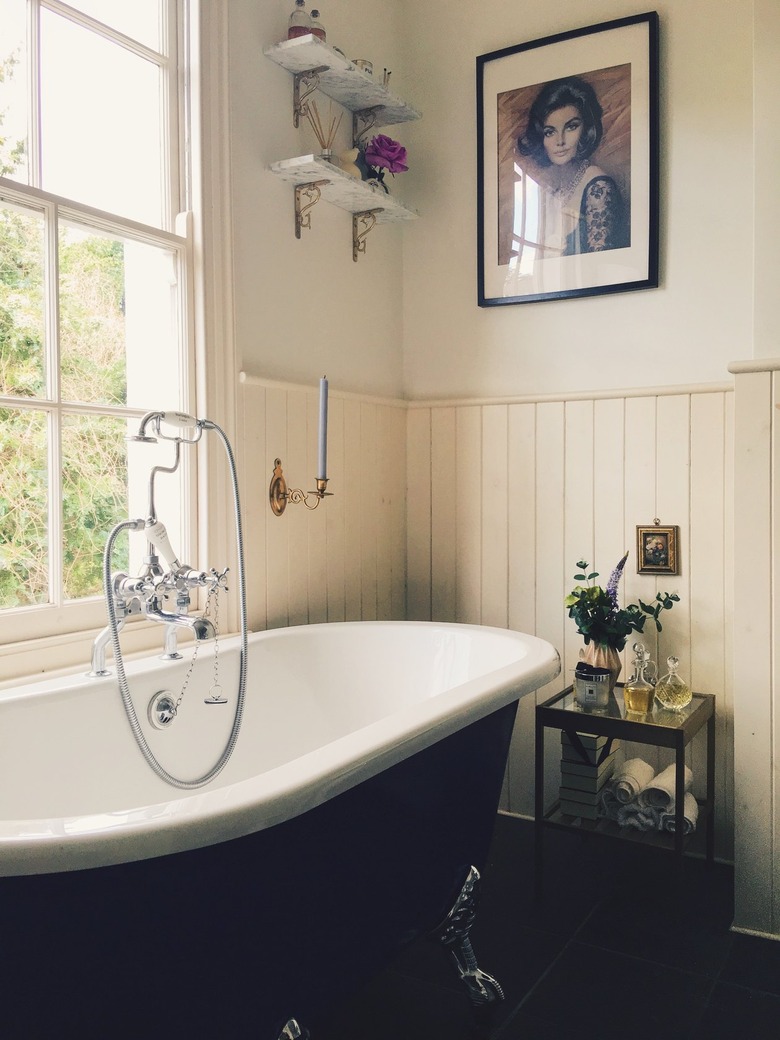 vintage farmhouse bathroom idea with tongue and groove walls and roll top bath