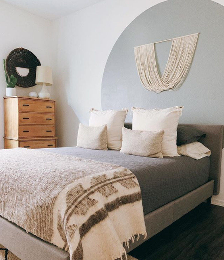 farmhouse bedding idea with wool Grey Blanket from Winnoby