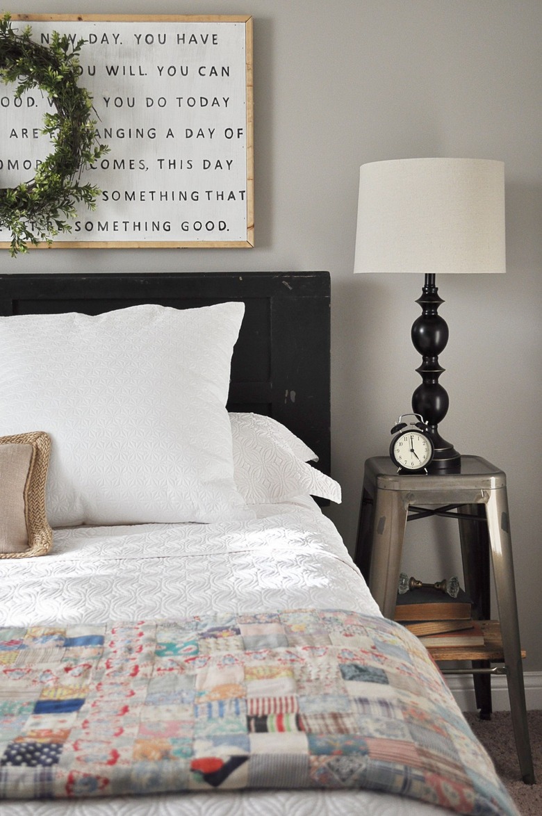 Farmhouse Chic Bedroom Ideas with stitched quilt