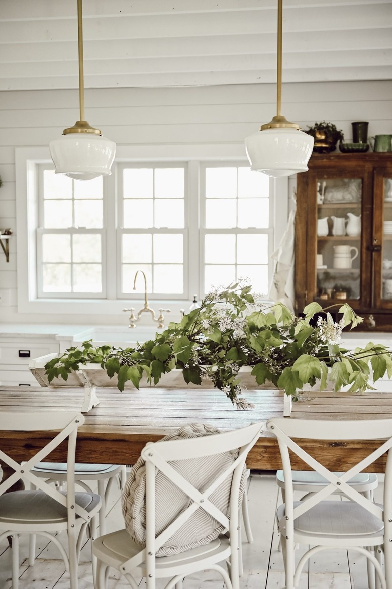 farmhouse DIY idea with trough centerpiece with greenery in farmhouse kitchen