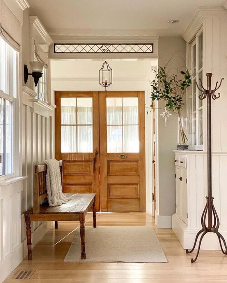 farmhouse entryway with bench